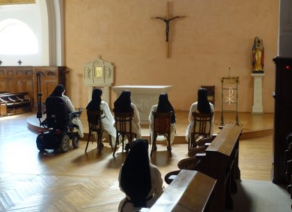 Chapelet en direct avec les patients de la clinique